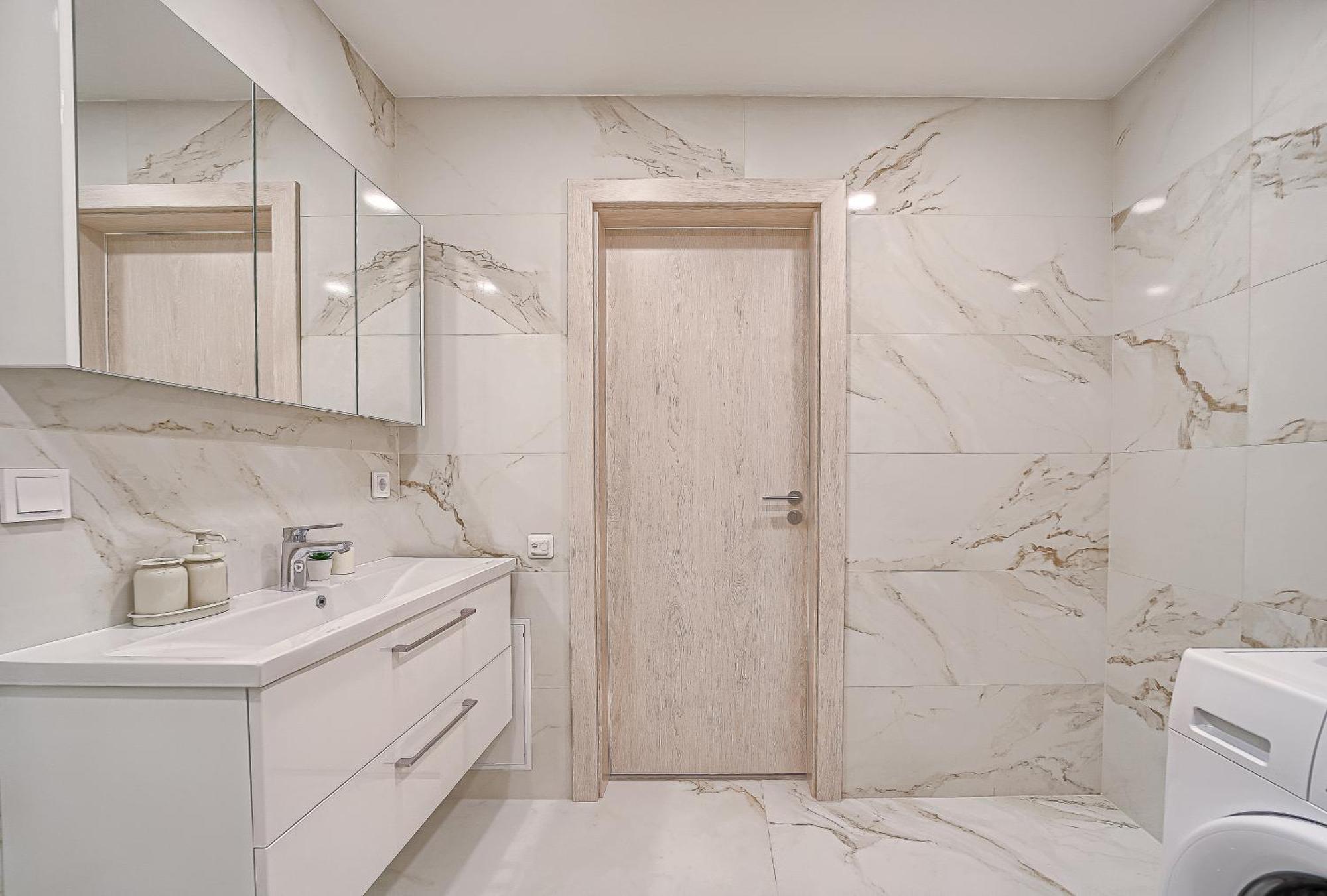 Business-Class Apartments 2 X Free Parking X Self Check In 24X7 VNO Esterno foto