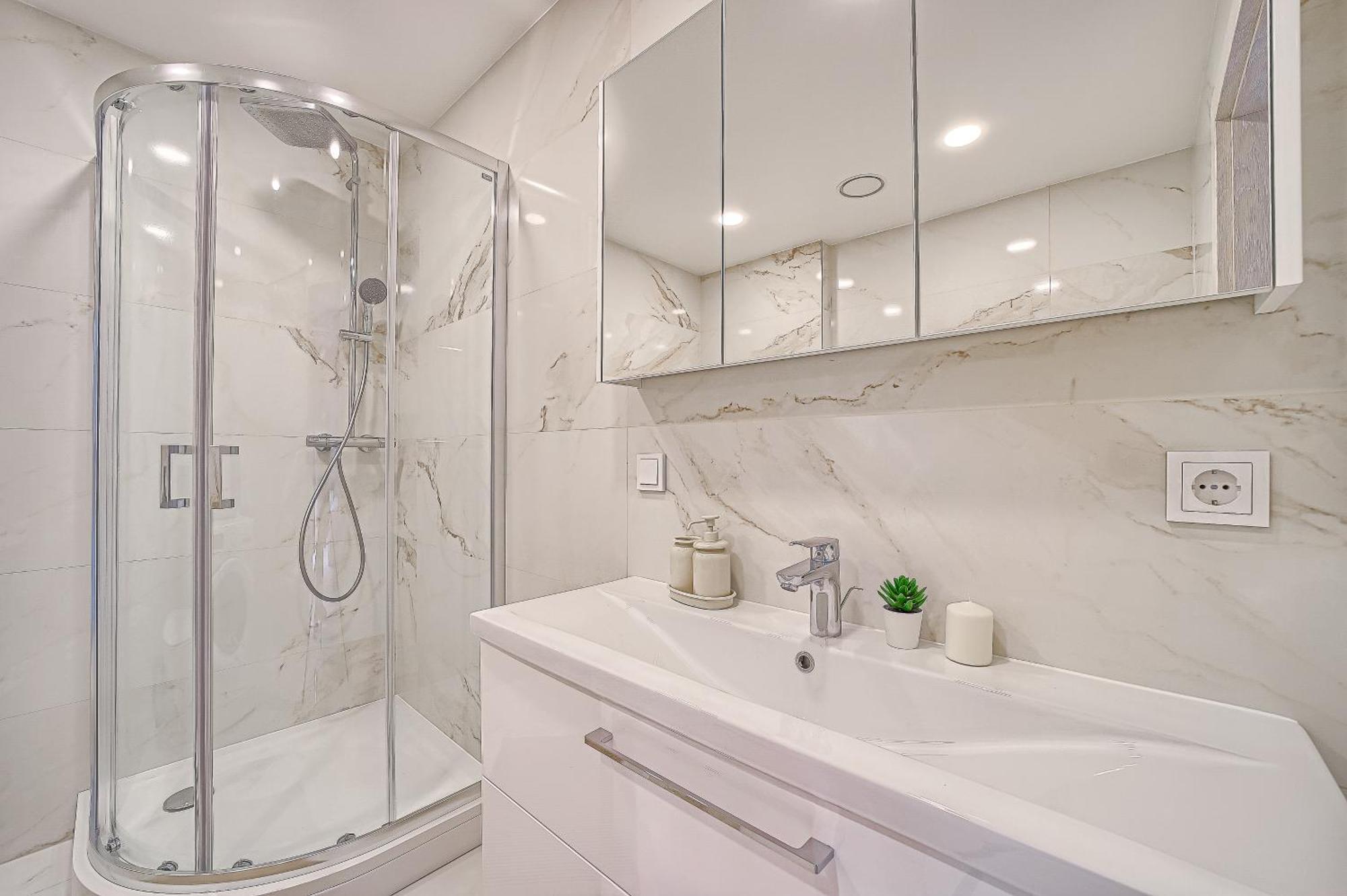 Business-Class Apartments 2 X Free Parking X Self Check In 24X7 VNO Esterno foto